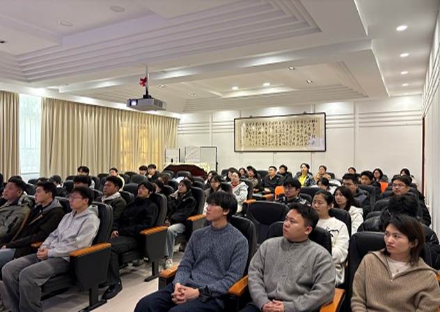 会议室里的人们 AI 生成的内容可能不正确。